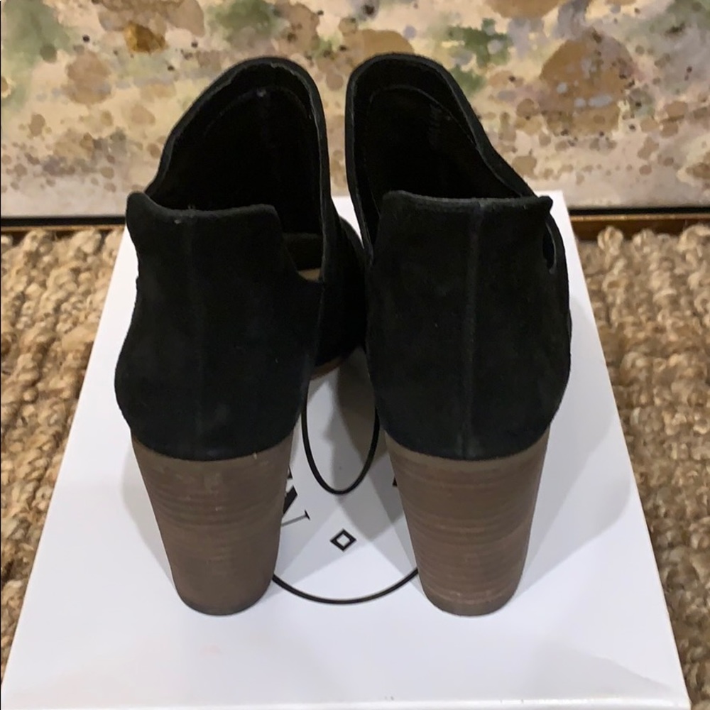 Black suede open toe booties. Steve Madden. Sz 7.5 - Picture 4 of 6
